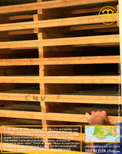 Pour être ensuite séché au soleil sur ces grandes grilles en bois. Thiercelin