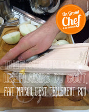 FILET DE ROUGET, Tarte fine aux oignons confits et son Pesto Maison fait maison